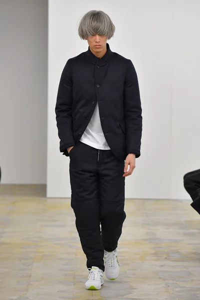 Look 16